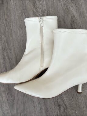 White Pointed Toe Kitten Heel Ankle Boots with Side Zip - 8